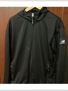 New Balance unisex Black Windbreaker Jacket size L